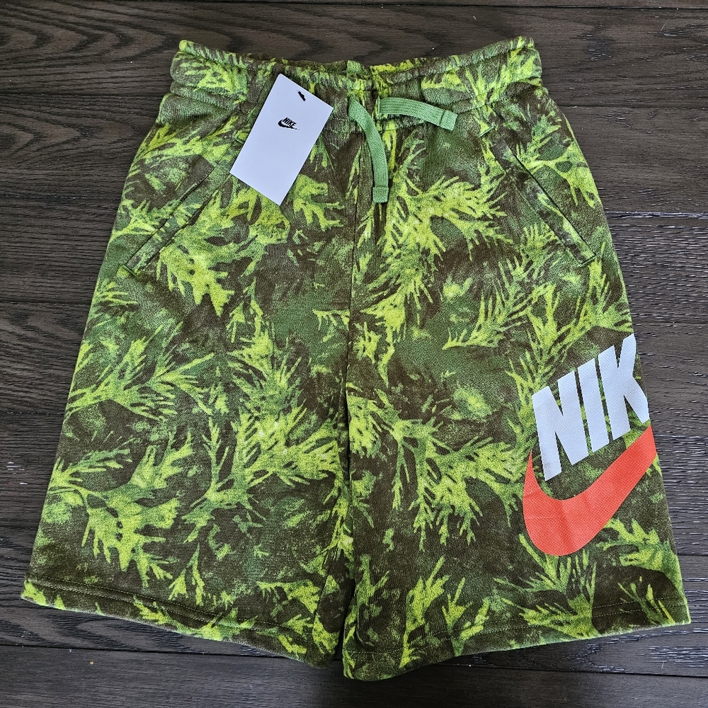 Nike Boys sportswear shorts size XL